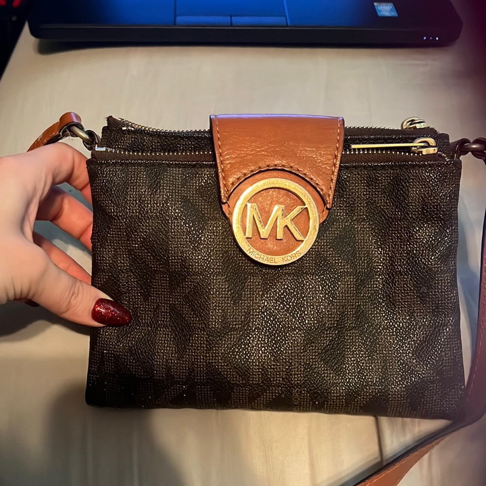 Michael kors crossbody